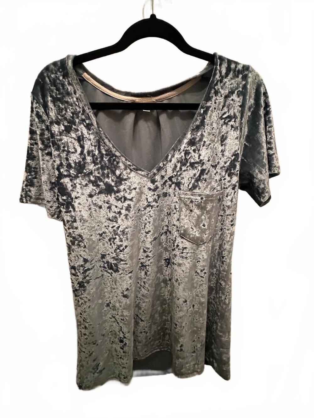 POL light blue Crushed Velvet V-Neck Short Sleeve Shirt Large
